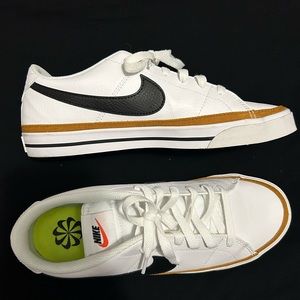 Brand new Nike women’s 9.5